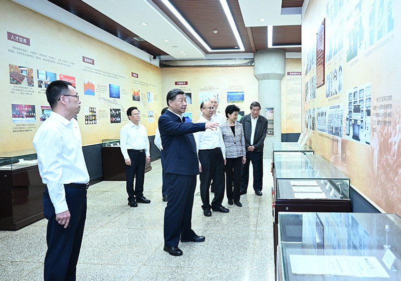 9月6日至8日，中共中央總書記、國家主席、中央軍委主席習(xí)近平在黑龍江考察。這是7日上午，習(xí)近平在哈爾濱工程大學(xué)哈軍工紀(jì)念館考察。